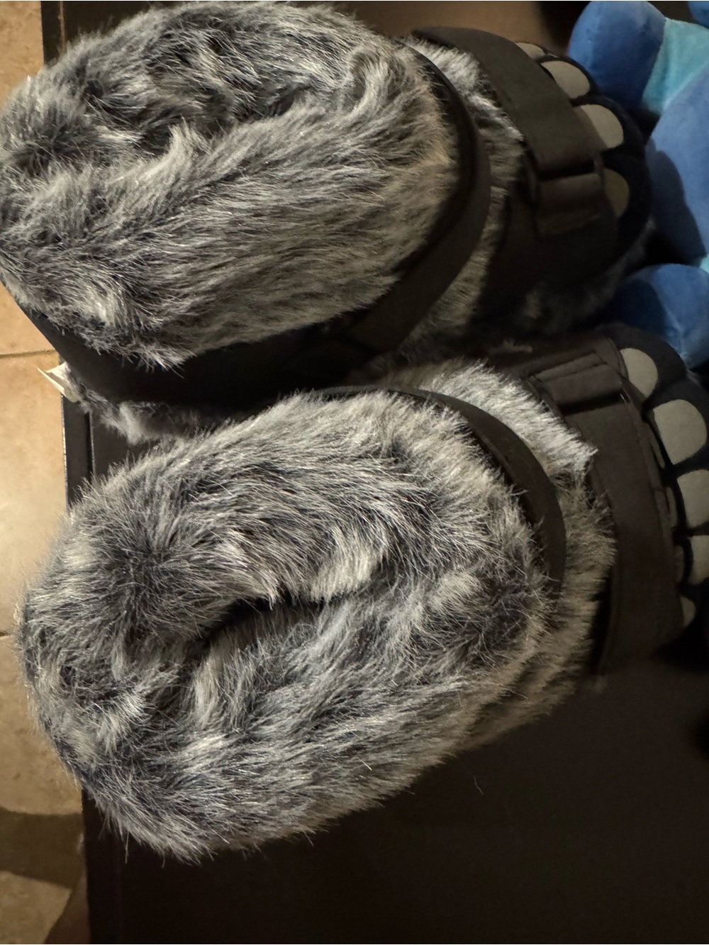 NEW Fuzzy Toe-Sasquatch Slippers - Picture 6 of 6